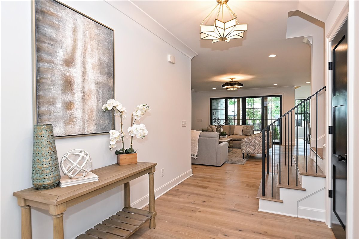3209 Mayfield Avenue — view 4