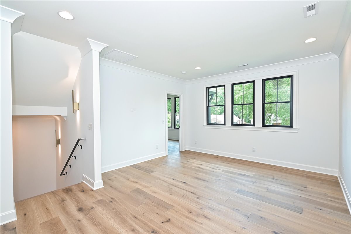 3209 Mayfield Avenue — view 23